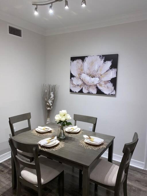 Your Warm Spacious Unit With Pool - Medical Center Houston Exterior photo